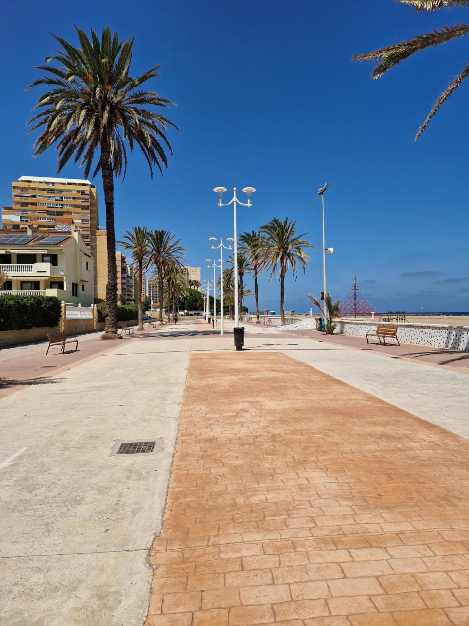 Apartamento Barbacoa, Piscina Y Playa 拉波夫拉德法尔纳尔斯 外观 照片